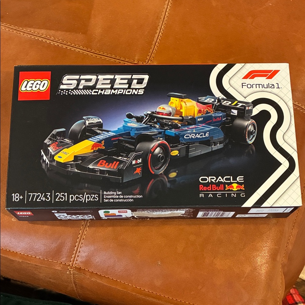 LEGO 77243 Formula 1 Oracle Red Bull Racing Car in Blue, Yellow & Red‎